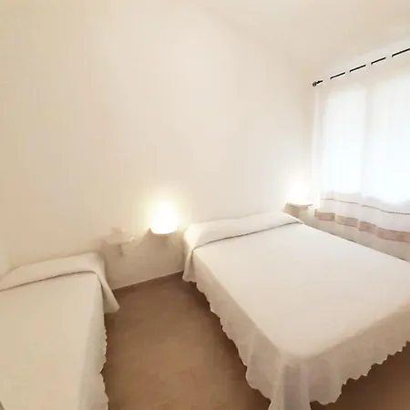アパート Apartment For 6-People In Olbia With Garden *