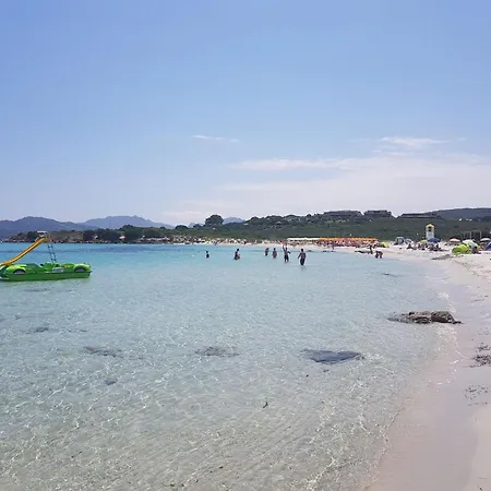 アパート Apartment For 6-People In Olbia With Garden オルビア